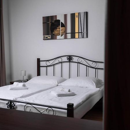 Penzion Kralovske Lazne Podebrady Exterior photo