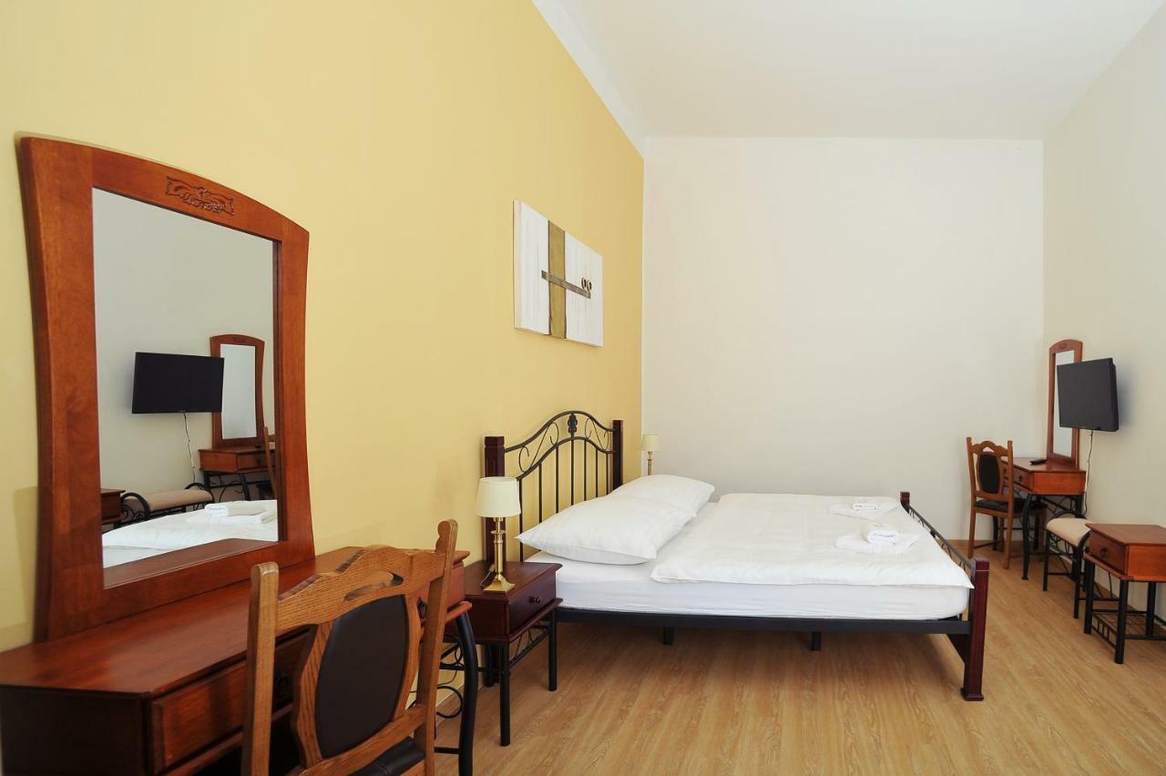 Penzion Kralovske Lazne Podebrady Exterior photo